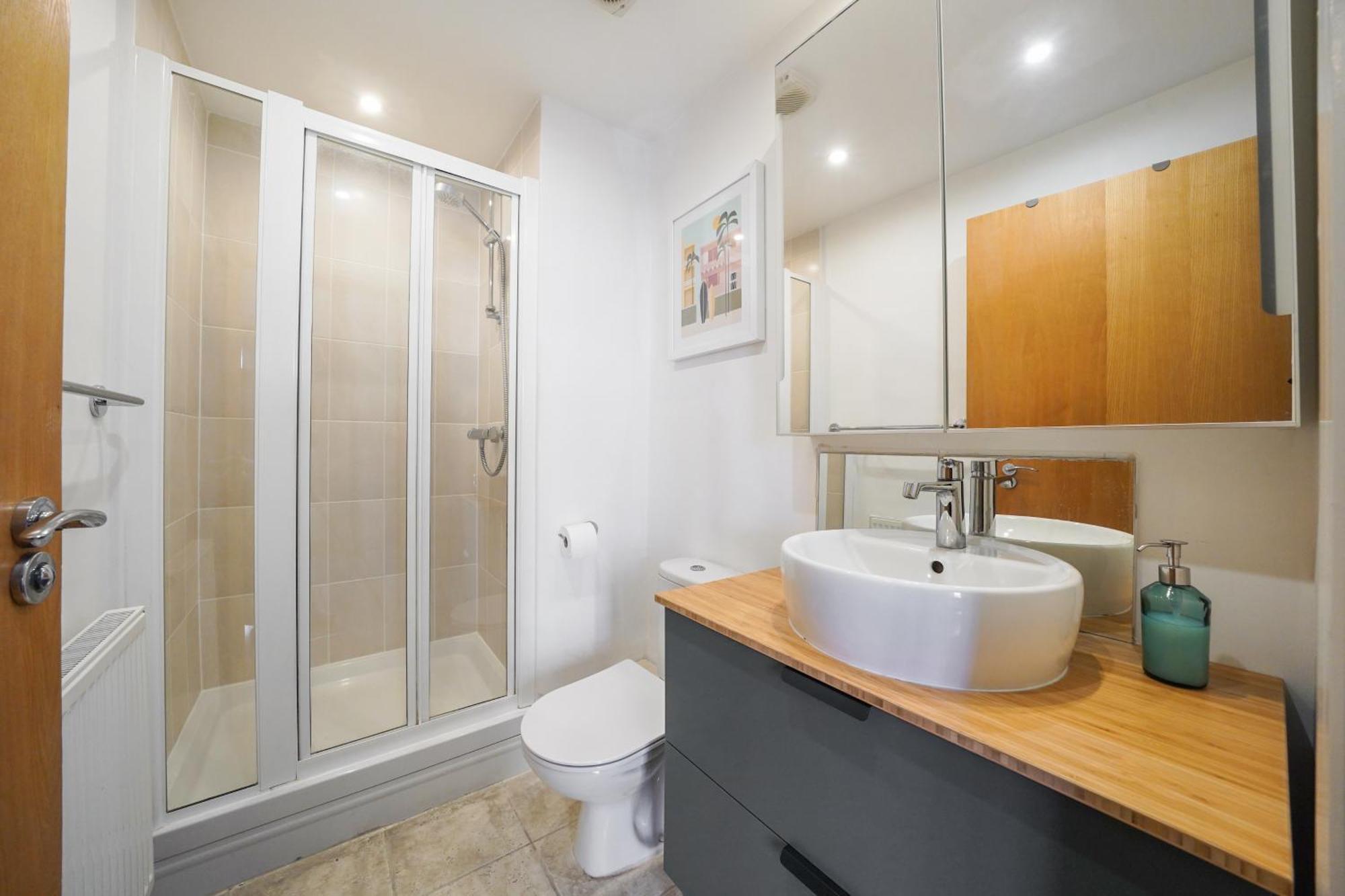 City Riverside - 2 Bedroom & Free Parking Баркинг Экстерьер фото