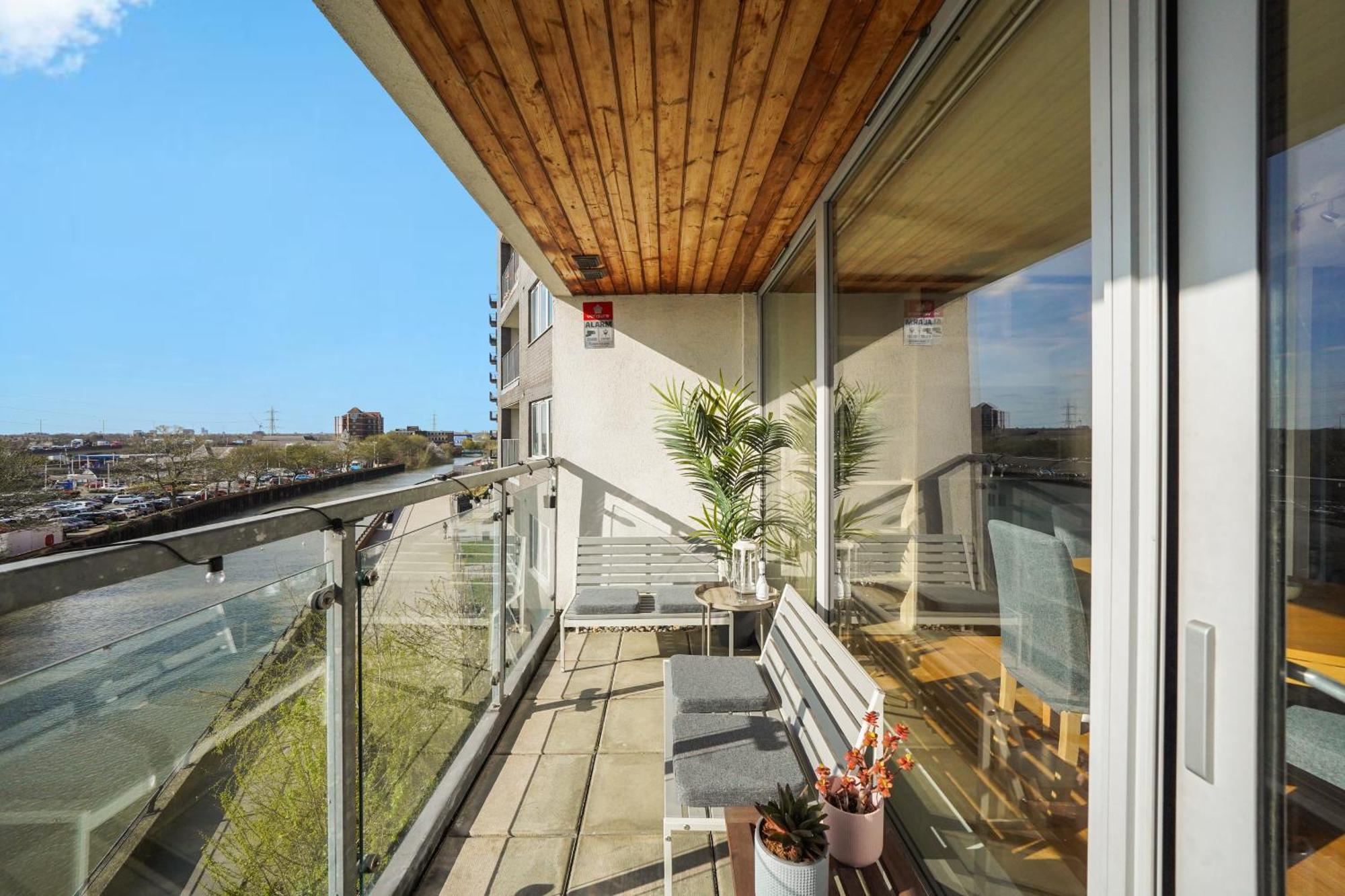 City Riverside - 2 Bedroom & Free Parking Баркинг Экстерьер фото